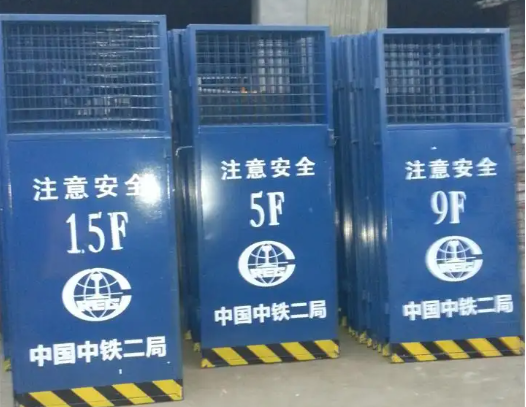 东方施工电梯门